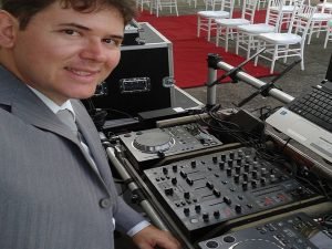 07 Dicas essenciais na hora de escolher um DJ para a sua festa